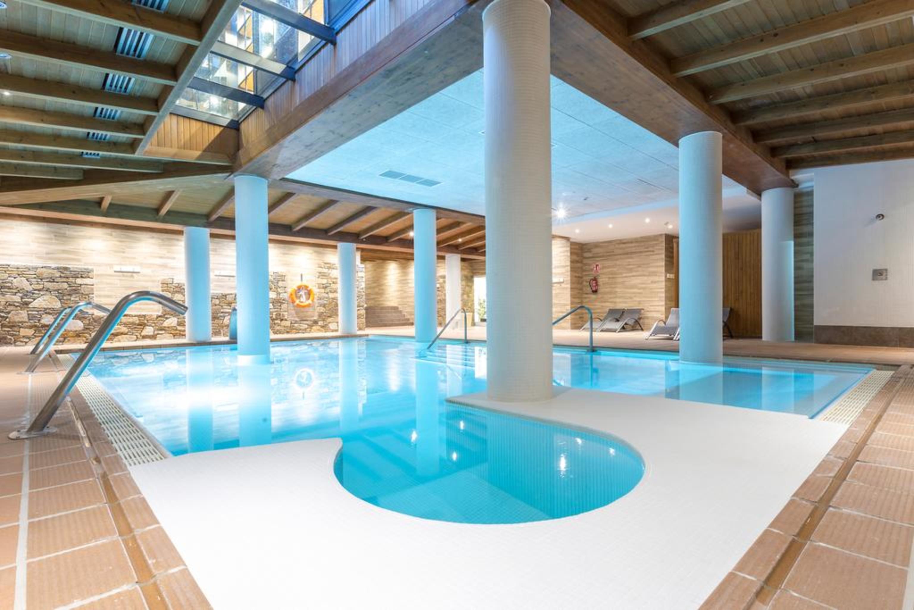 Aj Hotel And Spa กานีโญ ภายนอก รูปภาพ